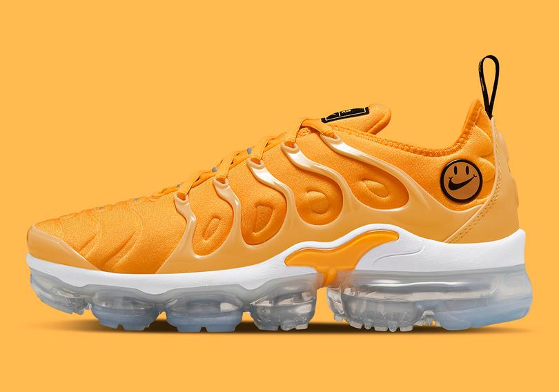 nike-vapormax-plus-pollen-yellow-strike-team-orange-black-DO5874-700-4