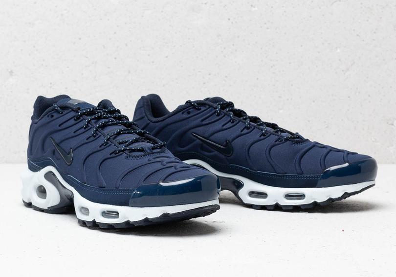 nike-air-max-plus-midnight-navy-5