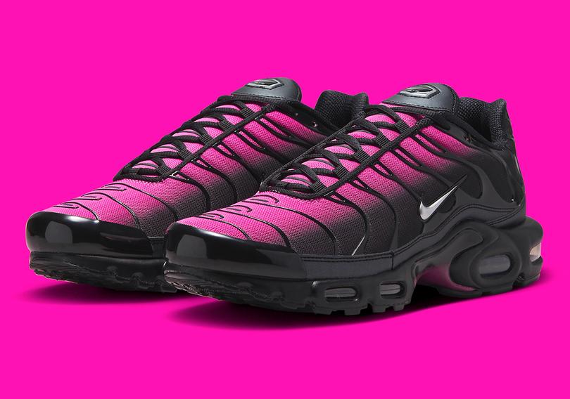 nike-air-max-plus-pink-black-fj5481-010-1