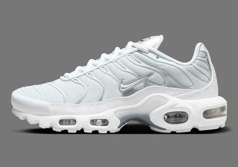 nike-air-max-plus-white-metallic-silver-fv0952-100-1