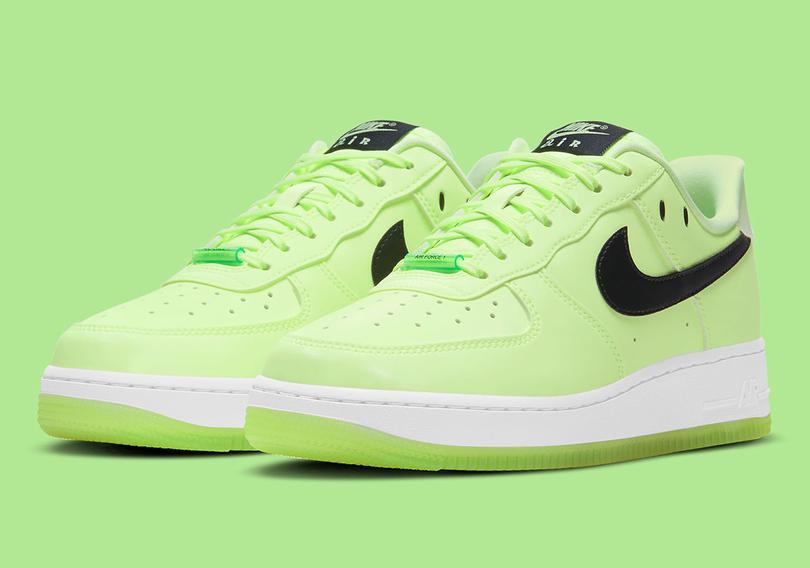 nike-wmns-air-force-1-have-a-nike-day-barely-volt-CT3228-701-3